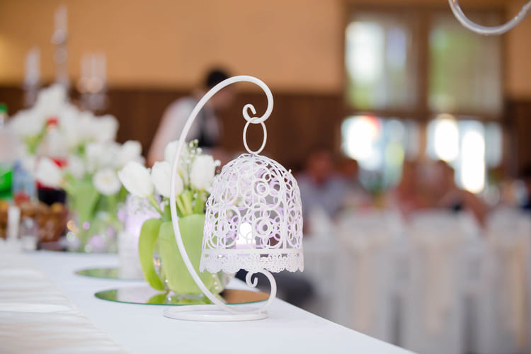 Décoration de tables des convives lors d'un mariage