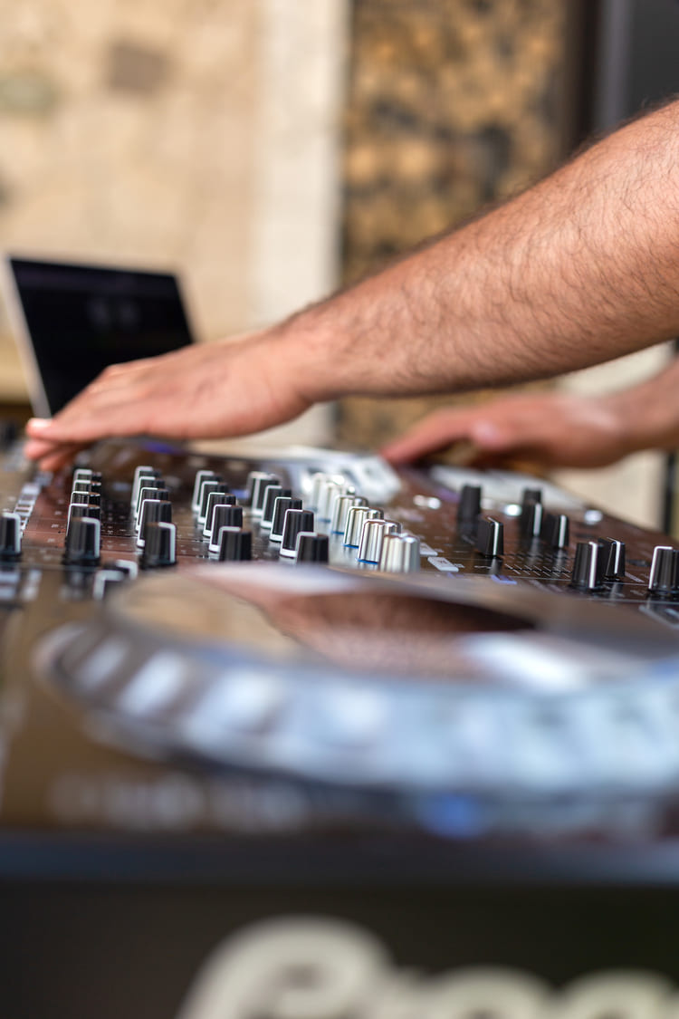 DJ spécialisé dans les musiques lusophones