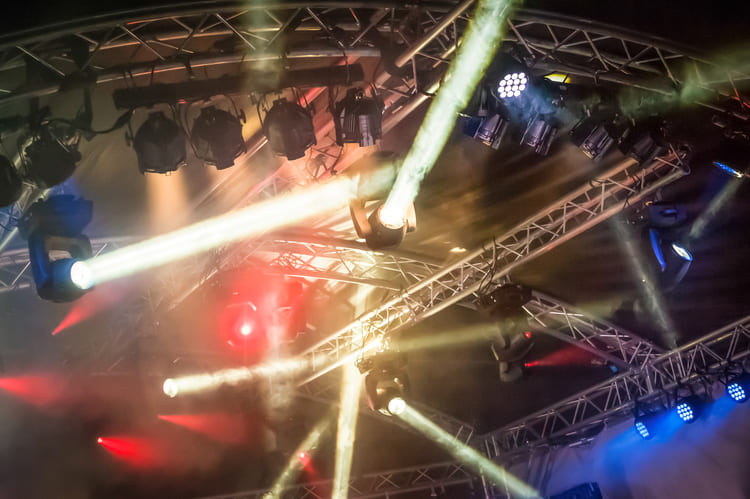 Éclairage de scène pour un concert