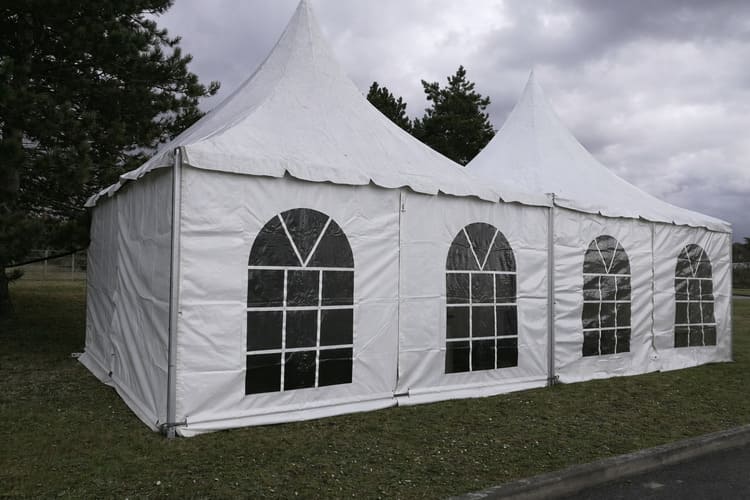 Tentes de réception en forme de deux pagodes de 5x5m