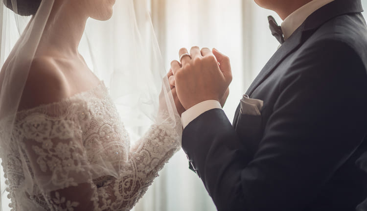 Couple lors de la cérémonie de mariage