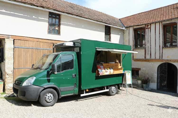 Camion ambulant spécialisé dans les burgers
