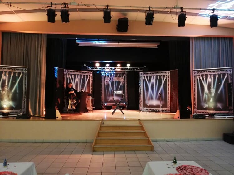 Concert récital de Michel Sardou interprété par François Richard