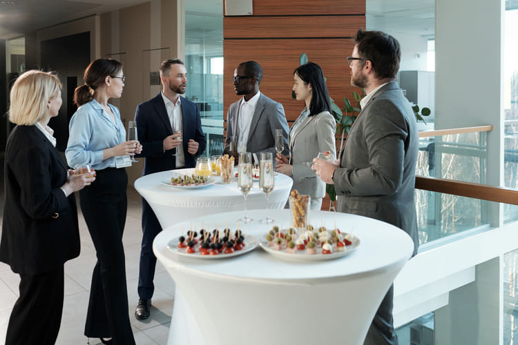 Cocktail déjeunatoire lors de l'organisation d'une journée d'entreprise
